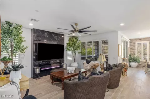 25 Red Creek Bluff St, Henderson, NV 89011