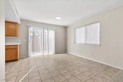 730 Booted Eagle St, Henderson, NV 89015 photo 9