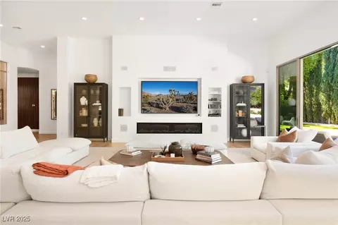 9312 Canyon Classic Dr, Las Vegas, NV 89144