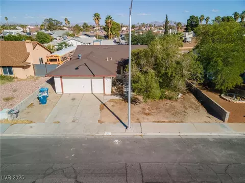 3512 Corona Del Mar Dr, Las Vegas, NV 89108