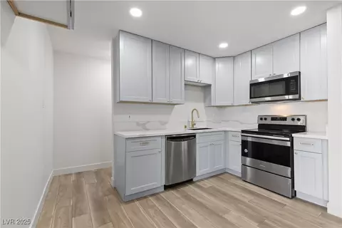 Kitchen - 6100 Alamo Cir, Las Vegas, NV 89107 photo 1 of 2