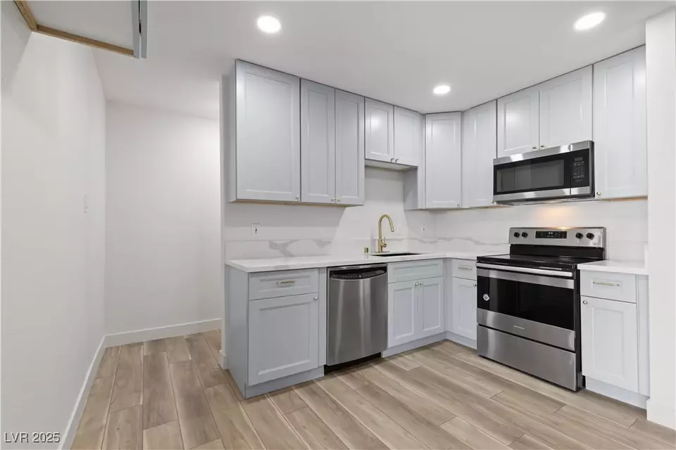 Kitchen - 6100 Alamo Cir, Las Vegas, NV 89107 photo 1 of 2