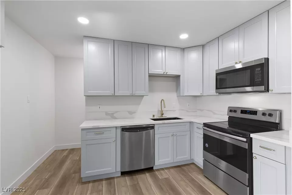 Kitchen - 6100 Alamo Cir, Las Vegas, NV 89107 photo 2 of 2