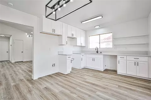 8504 Manalang Rd, Las Vegas, NV 89123