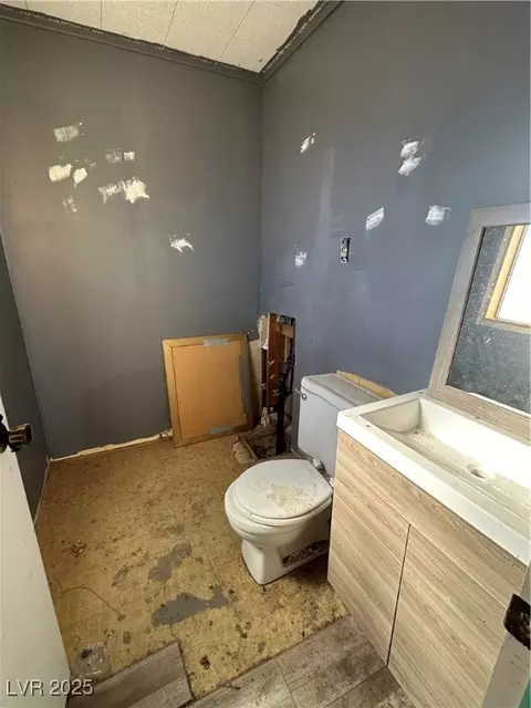 Bath - 574 Lakeside Ave, Beaver, UT 84713 photo 1 of 1