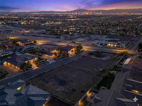 7150 Pico Rio Ct, Las Vegas, NV 89156
