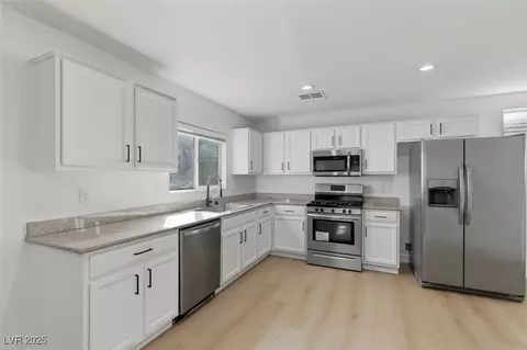 5275 Starter Ave, Las Vegas, NV 89156