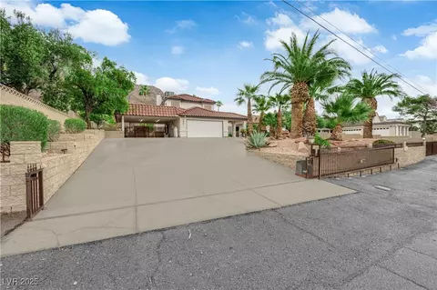 380 Peaceful St, Las Vegas, NV 89110
