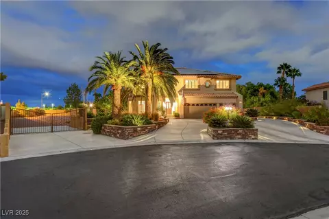 8396 Garnet Canyon Ln, Las Vegas, NV 89129
