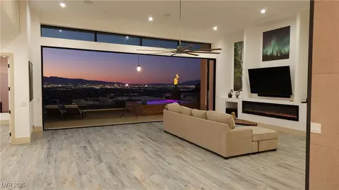 665 Falcon Cliff Ct, Henderson, NV 89012