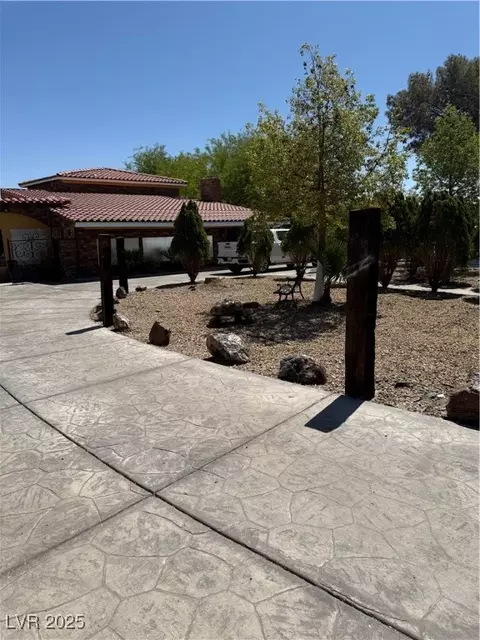 3890 Mountain Trl, Las Vegas, NV 89108