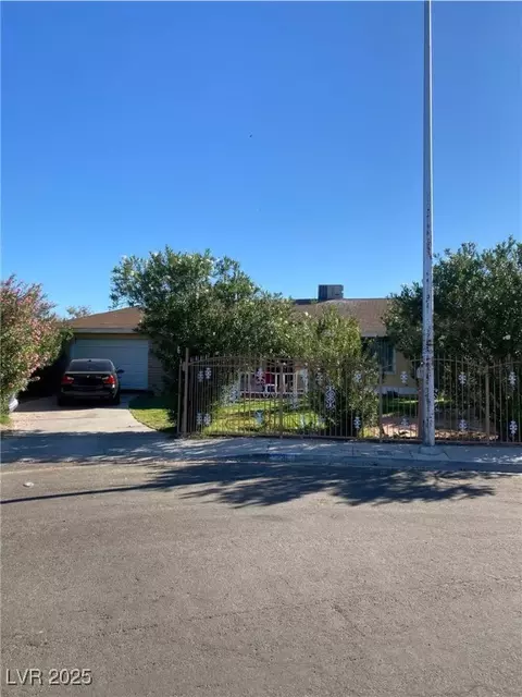 231 Samantha St, Las Vegas, NV 89110