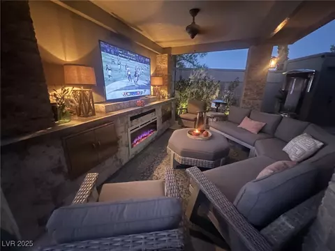 8175 Arville St #4, Las Vegas, NV 89139