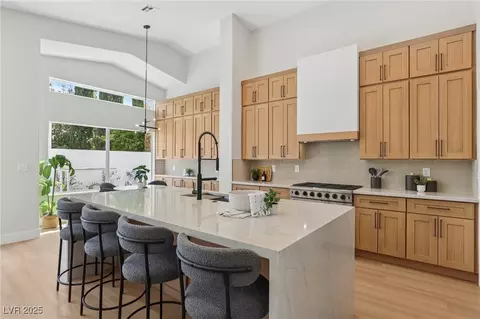 8101 Bay Harbor Dr, Las Vegas, NV 89128