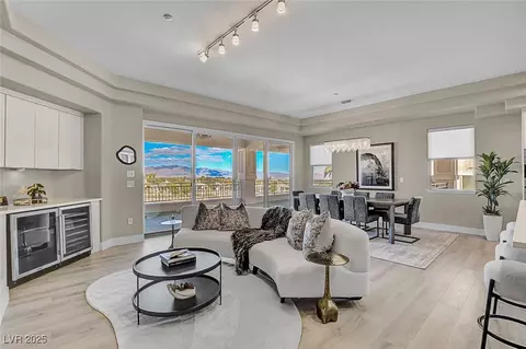9220 Tesoras Dr #202, Las Vegas, NV 89144