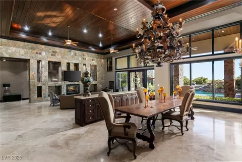 33 Promontory Ridge Dr, Las Vegas, NV 89135
