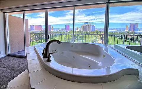 3111 Bel Air Dr #8E, Las Vegas, NV 89109