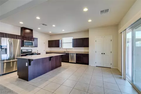 7064 Coventry Glenn Rd, Las Vegas, NV 89148