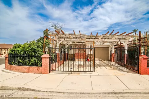 3944 Calle Mirador, Las Vegas, NV 89103