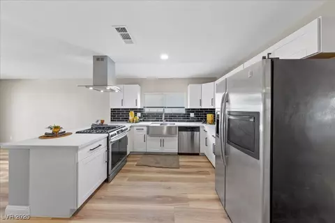 321 Oil Lantern Ln, Las Vegas, NV 89145