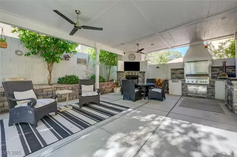 10949 Pinion Woods Ct, Henderson, NV 89052