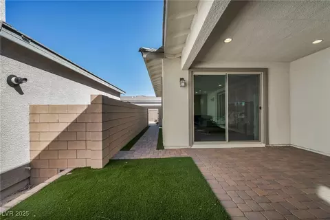 Exterior - 1012 E Sunset Rd, Henderson, NV 89011 photo 12 of 22