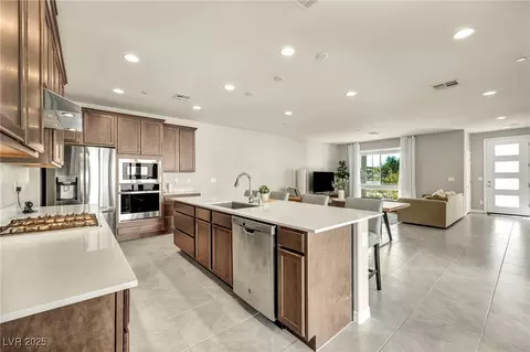Kitchen - 1012 E Sunset Rd, Henderson, NV 89011 photo 5 of 7