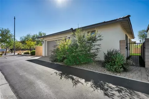 Exterior - 1012 E Sunset Rd, Henderson, NV 89011 photo 16 of 22