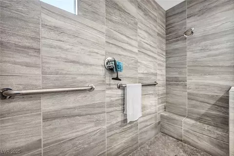 Bath - 1012 E Sunset Rd, Henderson, NV 89011 photo 6 of 7