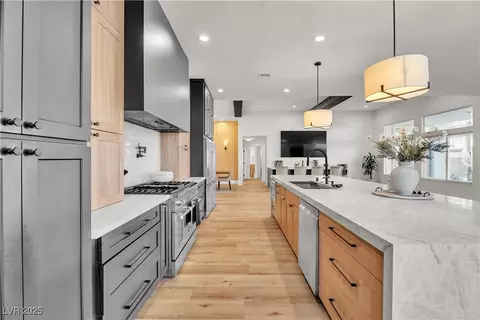5904 Amber Station Ave, Las Vegas, NV 89131