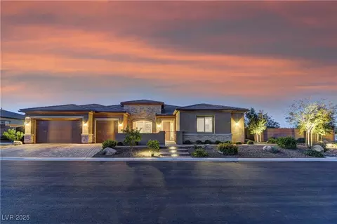 8411 S Cimarron Rd, Las Vegas, NV 89113