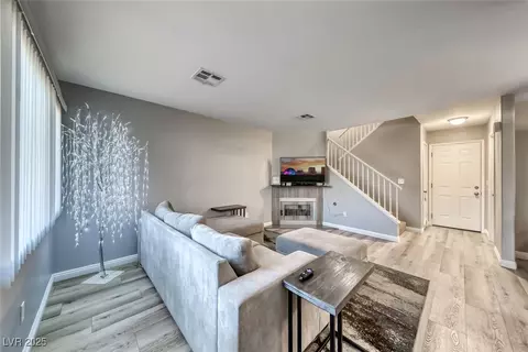 2225 Silver Pine Dr, Las Vegas, NV 89108