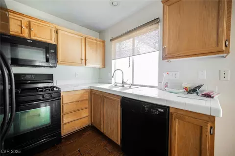 9420 Lake Creek St, Las Vegas, NV 89123