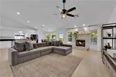 958 Wild West Dr, Henderson, NV 89002
