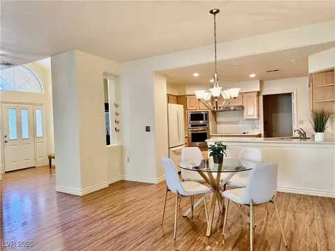 421 Wonderstone Dr, Las Vegas, NV 89107