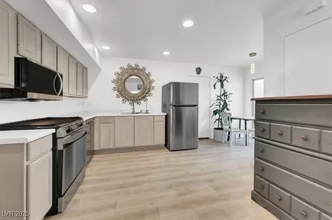 5167 Greene Ln #L, Las Vegas, NV 89119