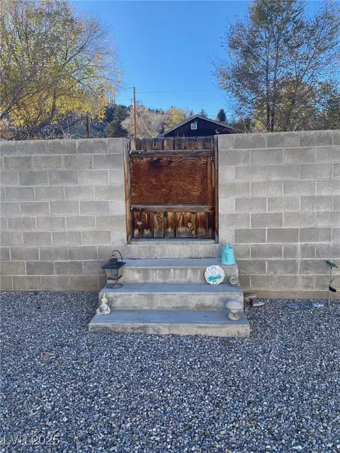 Exterior - 735 Canyon St, Ely, NV 89301 photo 2 of 3