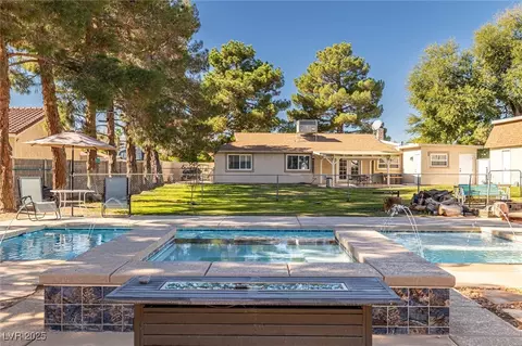5680 N Torrey Pines Dr, Las Vegas, NV 89130