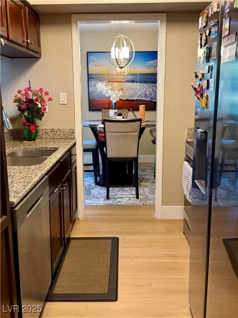 778 Oakmont Ave #305, Las Vegas, NV 89109