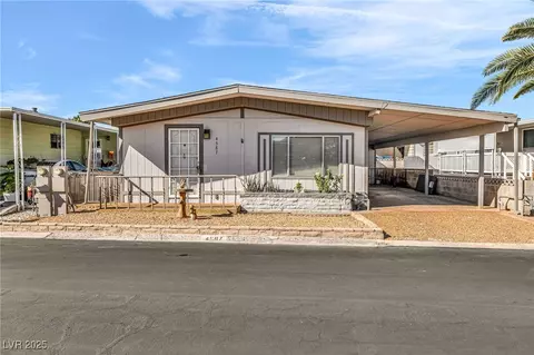 4587 Royal Ridge Ln, Las Vegas, NV 89103