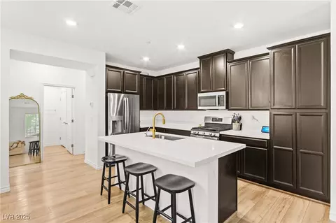 25 Barbara Ln #53, Las Vegas, NV 89183