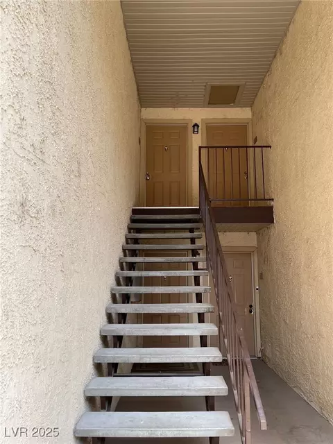 5427 Indian River Dr #418, Las Vegas, NV 89103