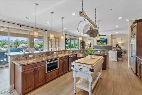 Kitchen - 421 Foxhall Rd, Henderson, NV 89002 photo 6 of 9