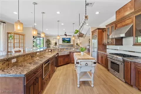 Kitchen - 421 Foxhall Rd, Henderson, NV 89002 photo 5 of 9