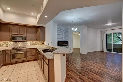 50 E Serene Ave #121, Las Vegas, NV 89123