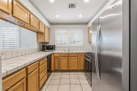2260 Rugged Mesa Dr, Laughlin, NV 89029 photo 2