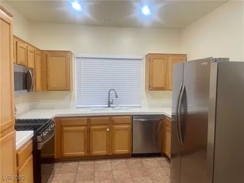 9909 Camino Loma Verde Ave, Las Vegas, NV 89117