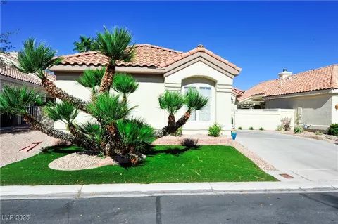 7920 Ben Hogan Dr, Las Vegas, NV 89149