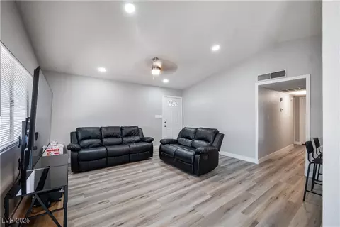 6435 Placer Dr, Las Vegas, NV 89103