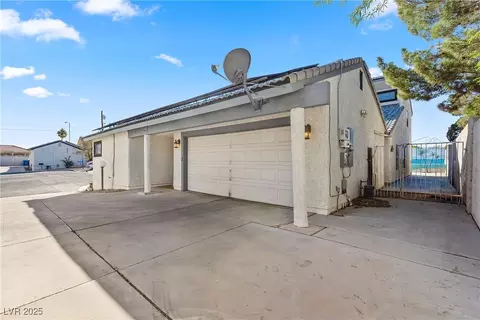 3752 Hobiecat Cir, Las Vegas, NV 89121